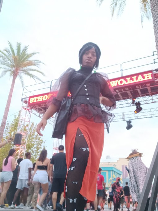 Spooky szn yet again 👺😛 https://t.co/Wc4PwefYVh