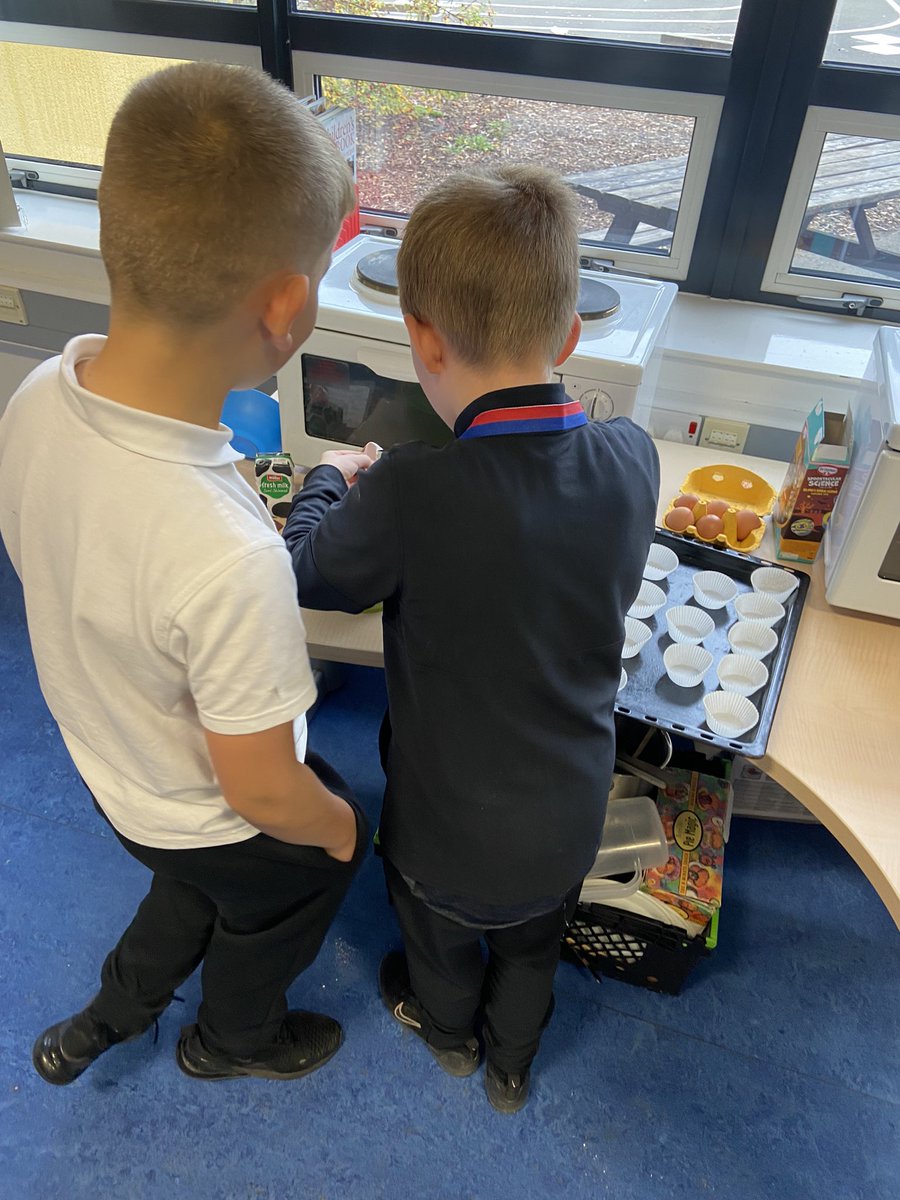 JamieIWBS's tweet photo. Lawfield bake off! Some pupils were baking some delicious food today. #Lifeskills @LawfieldPS https://t.co/UIiYmXCwHN