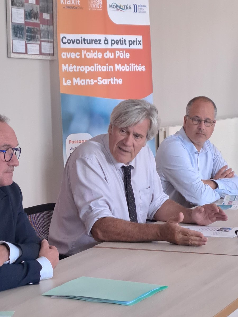 PoleMobilites's tweet photo. Mercredi 11 octobre, Stéphane Le Foll, Président du Pôle métropolitain Mobilités le Mans-Sarthe présente à la presse les solutions de mobilité autour du Mans : le conseil en mobilité, l’application de covoiturage Klaxit, l’autopartage Mouv’nGo, les transports collectifs IllyGo. https://t.co/buKPdmHmKn