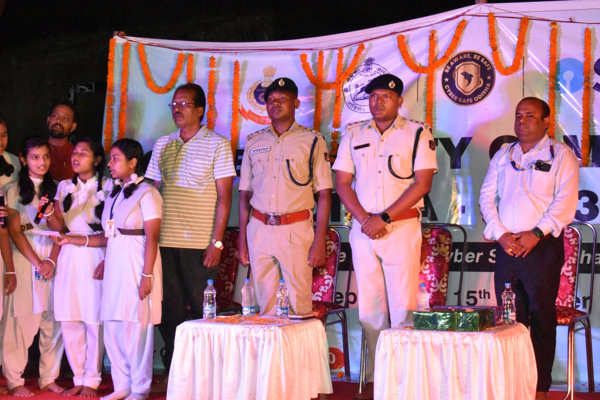 #Cyber_Safety_Awareness on 10.10.23 the Cyber Rath was welcomed by people of Orkel PS jurisdiction. Public meeting, door to door campaigns elicited people's enthusiasm in Cyber Awareness.
<a href="/cybercopodisha/">Cybercop Odisha</a>
<a href="/CMO_Odisha/">CMO Odisha</a>
<a href="/digswrkoraput/">DIGP, SWR Koraput, Odisha</a>