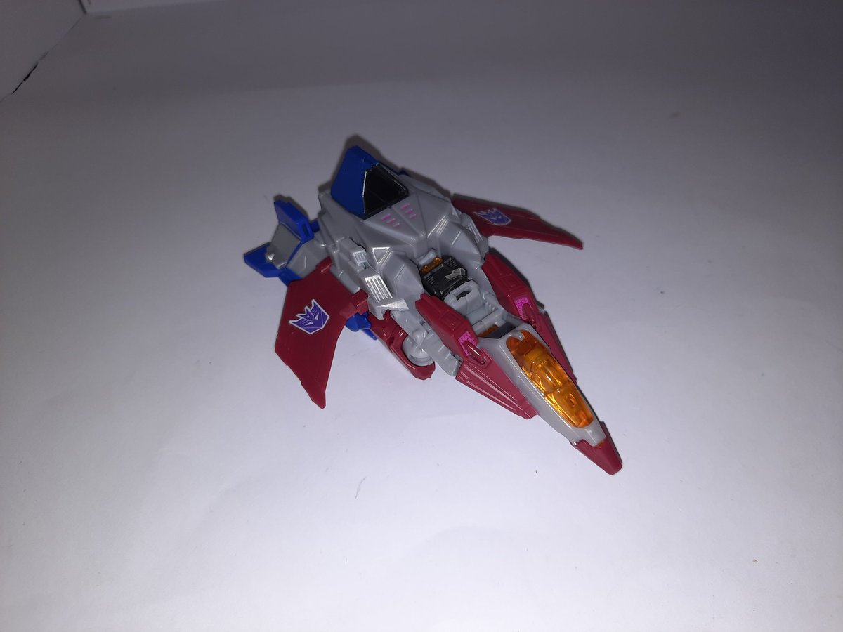 Tfpivman's tweet image. Got myself Transformers Generations: Fall of Cybertron Deluxe class Starscream.
Looks pretty good with  Gamer Edition WFC Megatron. 

Nullrays are 3d printed and made by @fakebusker83

1/2

#Transformers #TransformersFallOfCybertron #Starscream #Decepticon