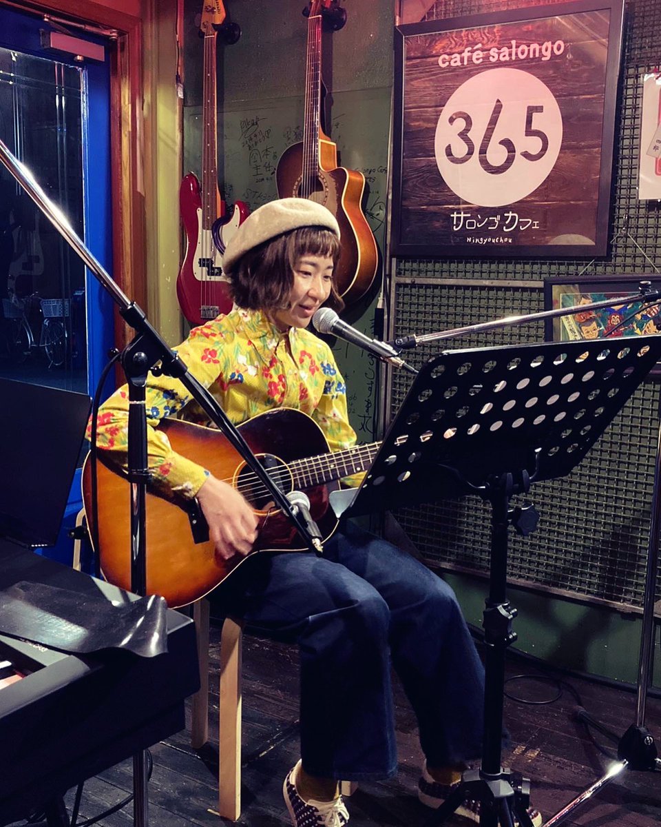 assoricca's tweet photo. 来週末にライブをさせていただく人形町にあるサロンゴカフェさんのオープンマイクにめぐたんと一緒に行ってきました🎵
久々のオープンマイクたのしかった〜☺️✨本番まで必死こいてがんばりまーす！！！🏃‍♀️💨

#人形町
#サロンゴカフェ
#オープンマイク
#弾き語り https://t.co/nwSYDIt8jo