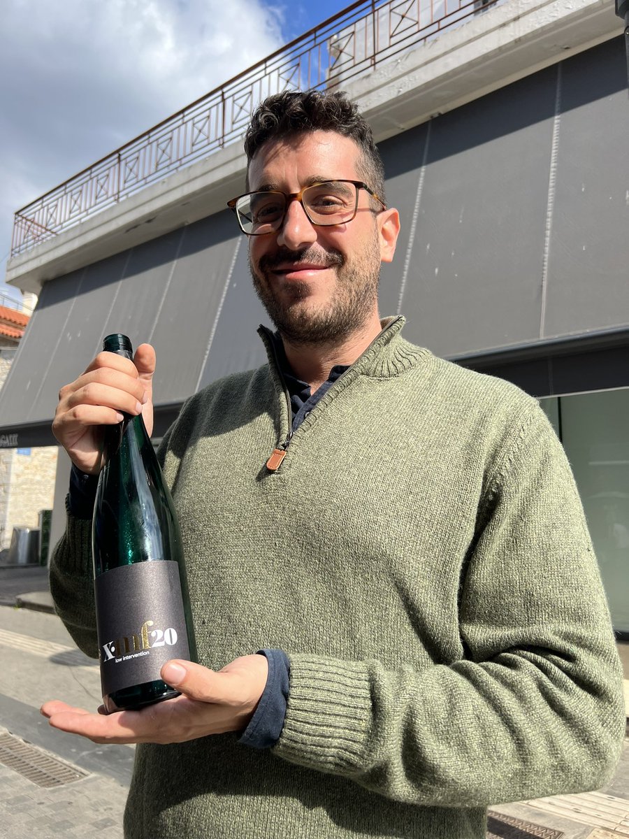 bonkowskimw's tweet image. Greece is crazy about aromatic white wines. 
Moschofílero is arguably the classiest of them, so it’s a treat to visit its homeland Mantinía, at 700m asl in central Peloponnese. 
Aris Tselepos, pix from harvest, &amp;amp; my top 2 wines. 
#mastersofwine #mwpeloponnesetrip
#greekwine 🇬🇷