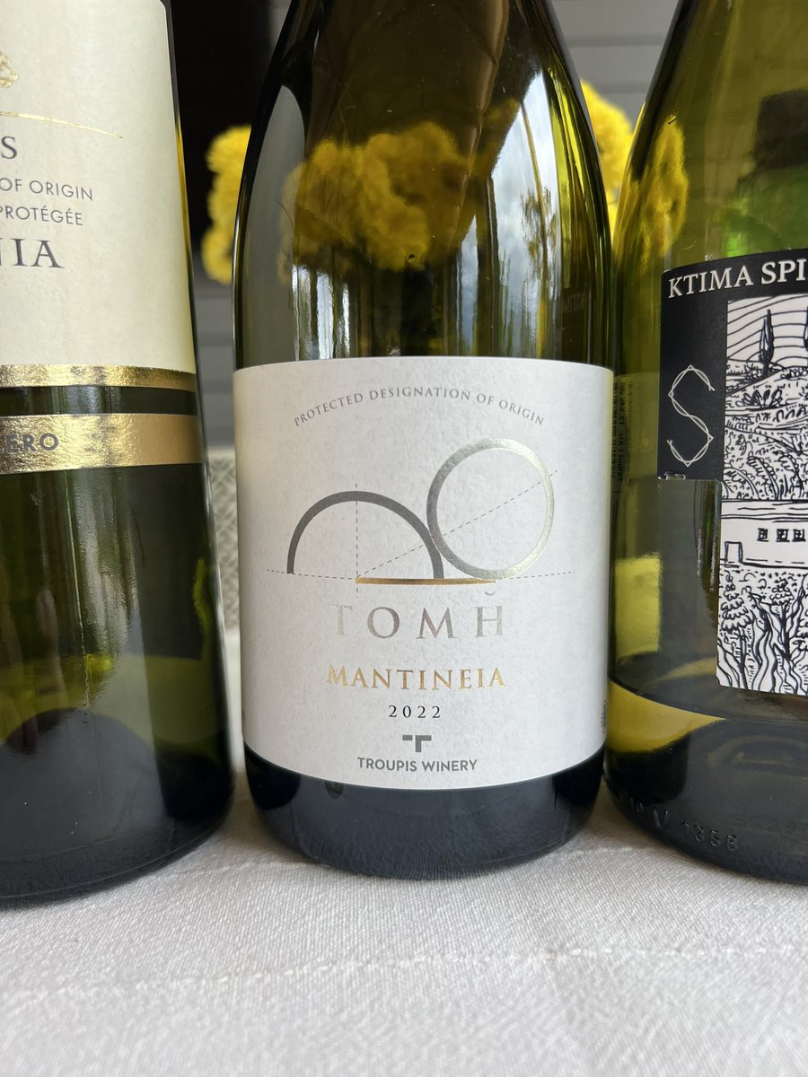 bonkowskimw's tweet image. Greece is crazy about aromatic white wines. 
Moschofílero is arguably the classiest of them, so it’s a treat to visit its homeland Mantinía, at 700m asl in central Peloponnese. 
Aris Tselepos, pix from harvest, &amp;amp; my top 2 wines. 
#mastersofwine #mwpeloponnesetrip
#greekwine 🇬🇷