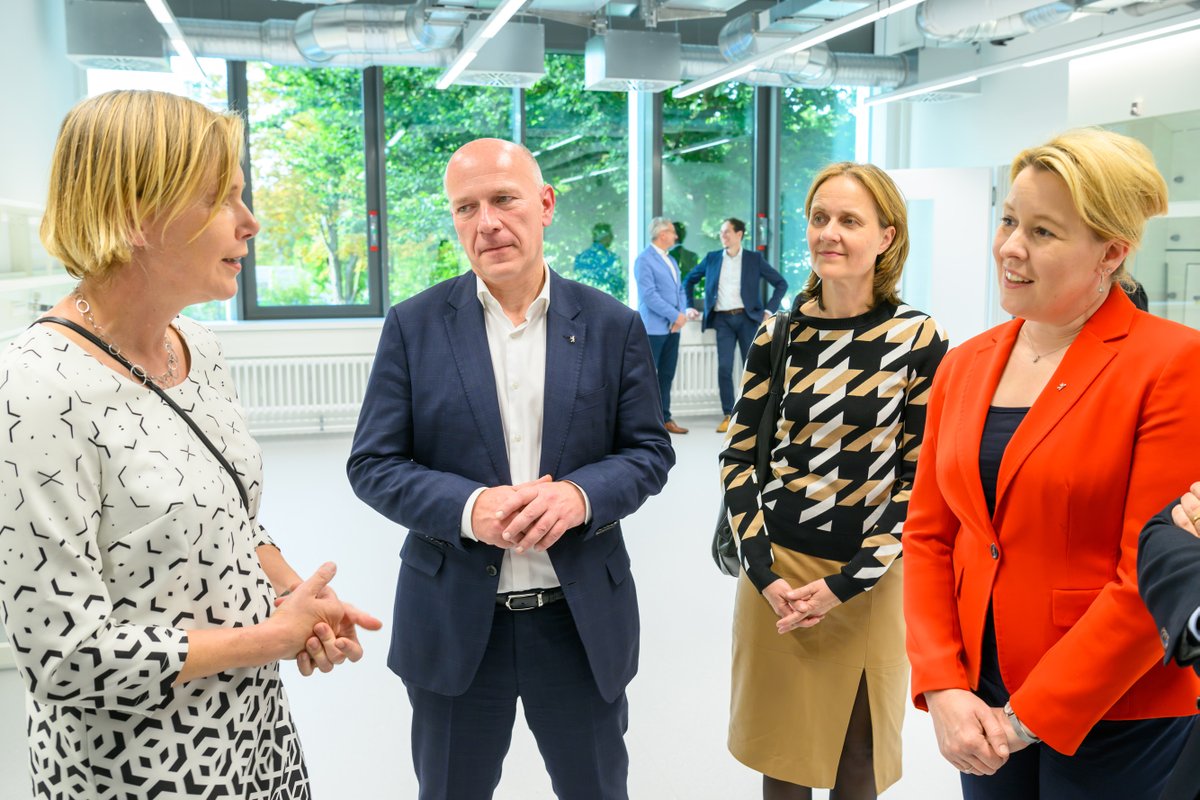 Campus Berlin-Buch (@campusbuch) on Twitter photo Boost für Biotech-Branche in Berlin. Der Campus Berlin-Buch eröffnete heute das neue Gründerzentrum BerlinBioCube im Beisein des Regierenden Bürgermeisters <a href="/RegBerlin/">Senatskanzlei Berlin</a>, der Wirtschaftssenatorin Franziska Giffey <a href="/SenWiEnBe/">Senatsverwaltung für Wirtschaft, Energie, Betriebe</a> & der Wissenschaftssenatorin Dr. Ina Czyborra <a href="/SenWGP/">Senatsverwaltung WGP</a>. Boost für Biotech-Branche in Berlin. Der Campus Berlin-Buch eröffnete heute das neue Gründerzentrum BerlinBioCube im Beisein des Regierenden Bürgermeisters <a href="/RegBerlin/">Senatskanzlei Berlin</a>, der Wirtschaftssenatorin Franziska Giffey <a href="/SenWiEnBe/">Senatsverwaltung für Wirtschaft, Energie, Betriebe</a> & der Wissenschaftssenatorin Dr. Ina Czyborra <a href="/SenWGP/">Senatsverwaltung WGP</a>.