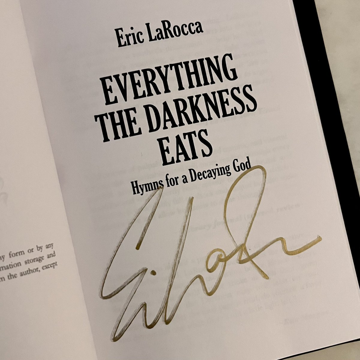 It’s time for my 2nd #BookGiveaway of #Spooktober This week it’s the amazingly talented @hystericteeth &amp; his EVERYTHING THE DARKNESS EATS! Eric was kind enough to gift me this beautiful HC copy for the cause. Just follow me &amp; RT this post. Winner to be chosen on 10/16. Good luck!