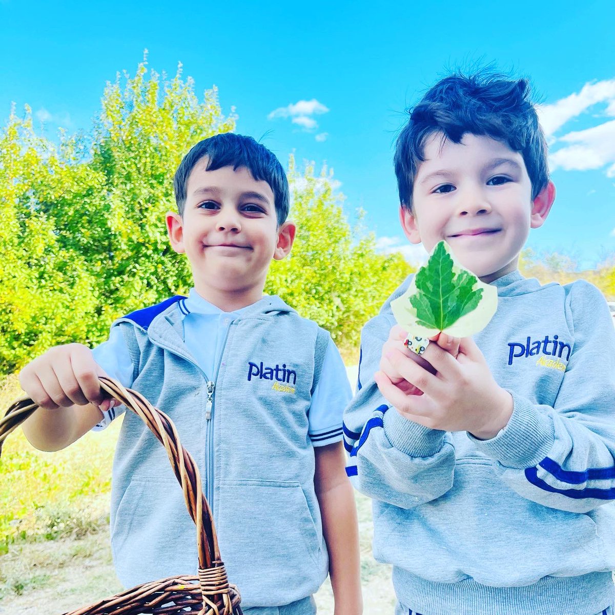 platinakademi's tweet photo. Güzel bir sonbahar günü yaprak toplamak için doğa yürüyüşüne çıkmışızdır… 🍂😍🤩
.
.
#temeleğitim #sonbahar #çevregezisi #doğayürüyüşü #platinakademi #platinakademiilkokulu #beststartpoint #platinkids #edirneokul #edirneçocuk https://t.co/AAsHR9h7nF