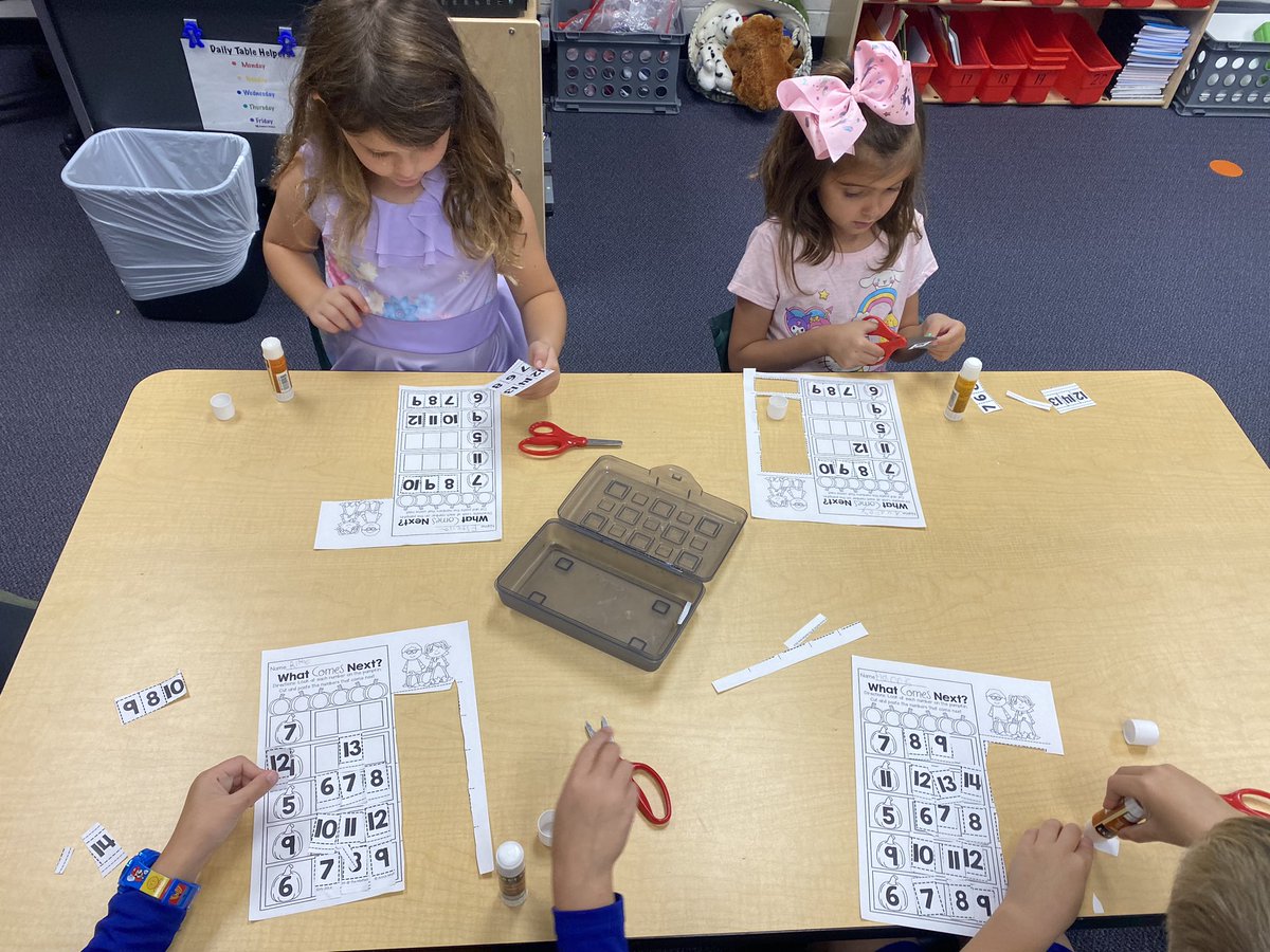 Math station fun in Ms. Bui &amp; Ms. Katie’s’ Kindergarten class 💚 Learning all about counting by 1’s/2’s  and filling in the missing numbers with ‘what comes next pumpkins’🎃 #DragonsLoveMath <a href="/oconeecoschools/">Oconee County Schools</a>