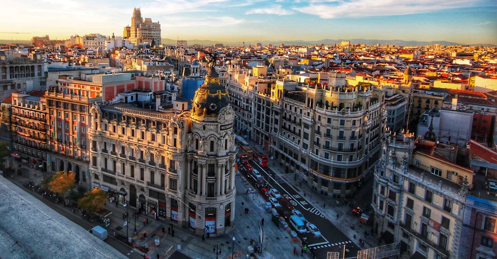 pobremillenial's tweet photo. Como es costumbre en esta cuenta, vamos a hacer la radiografía mensual del mercado inmobiliario de compraventa en España. 

Parece que el precio de la vivienda no da tregua y la gente sigue sin entender por qué.

Vamos a analizar el mercado.

Dentro hilo👇 https://t.co/scd5FYeDdR