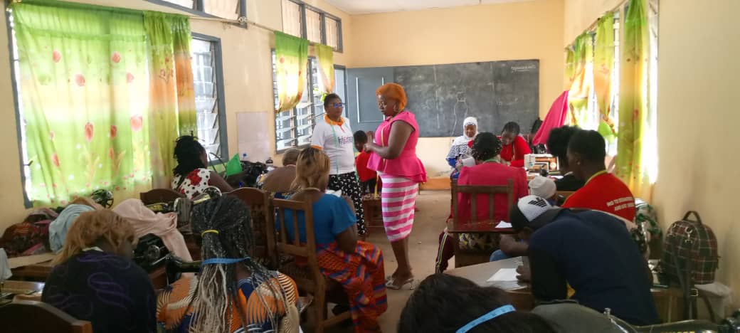 Horizons_Femmes's tweet photo. Dans le cadre d'un partenariat avec la GIZ question de renforcer les capacités des IDPs dans les AGR, Horizons Femmes formera 20 bénéficiaires femmes en couture à Bafoussam au Centre de Promotion de la Femme et de la Famille du 11 au Vendredi 13 Octobre 2023.
#pesop
#IDPEducation https://t.co/79IMUhvvU8