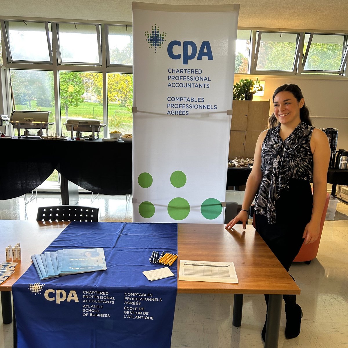 goCPAatlantic's tweet photo. Ravie d'être à la Mini Foire de l'emploi de l'Université de Moncton! Venez rencontrer Camille pour en savoir plus sur la désignation CPA.

@Umoncton #UMoncton https://t.co/F4lDptn8Py