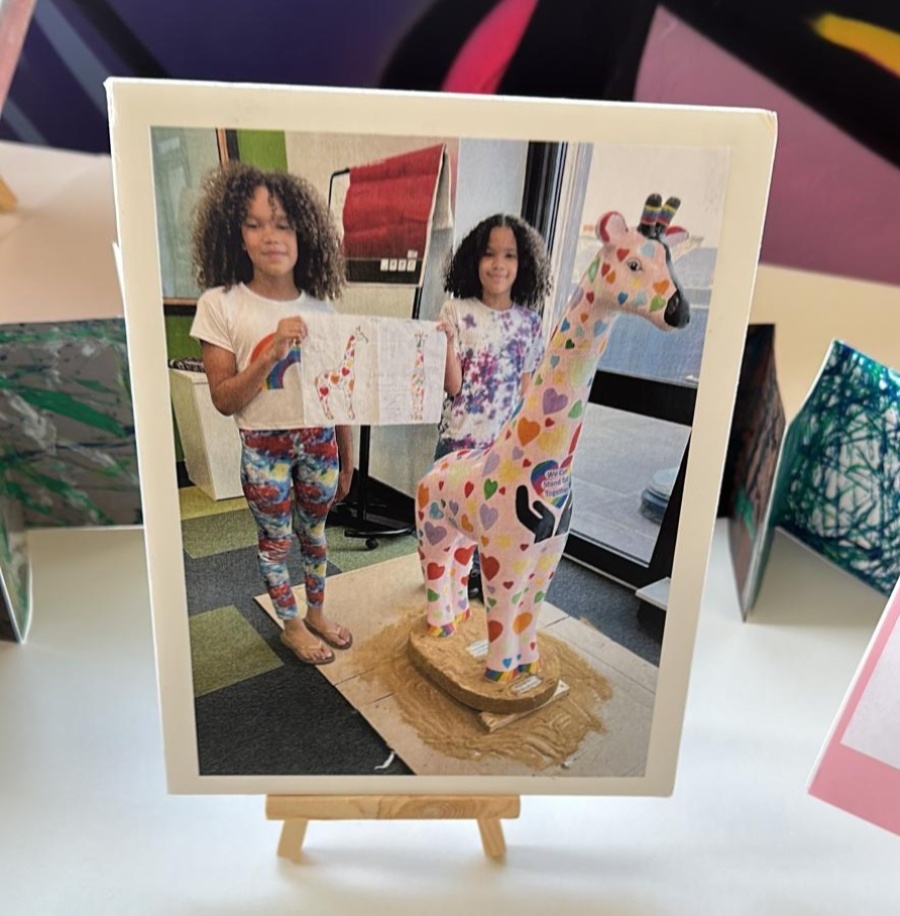 We would like to congratulate and celebrate these two girls on coming together and being selected to paint this Giraffe for Croydon initiative. This is amazing and a very big achievement, Congratulations! @missyankey #croydoninitiative #creative #celebrate #explore