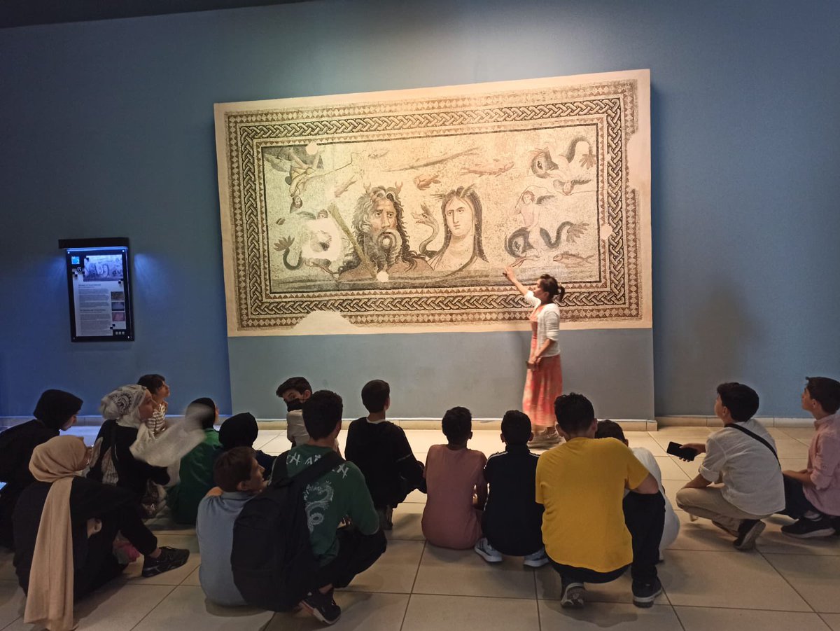 OralFeridun's tweet photo. Öğrencilerimiz matematik öğretmenimiz Erdinç DİNÇER eşliğinde Zeugma mozaik müzesini gezdi.
#zeugmamozaikmüzesi https://t.co/XMYpFImjJK
