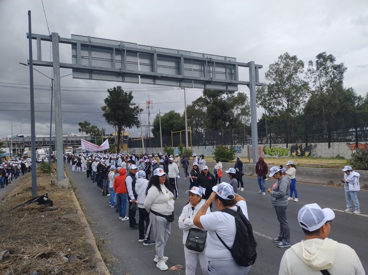 infopolitano's tweet image. #Ahora | La #AvenidaCentral en ambos sentidos se suma a las vialidades #Bloqueadas en #Ecatepec

➡️ Se trata de sindicatos que exigen más seguridad contra extorsiones