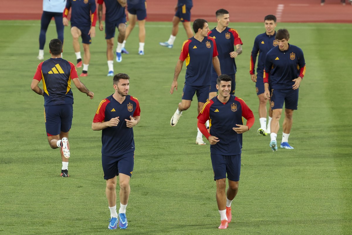 SERDeportivos's tweet photo. 📻 PROGRAMA con @PacojoSER

🇪🇸 La @SEFutbol en Sevilla
🗓️ Mañana 🆚 Escocia 👉 Hablamos con @Cuellar24
🗣️ Morata y Villar en @ellarguero
🎙️ Primer día de Diego Alonso y Gaizka Garitano
🟣 #Depfem con @ClaudiaPons8 y @anabelmedina

🔊AUDIO
https://t.co/gd6waF50Ki https://t.co/6BrSnUXE0L
