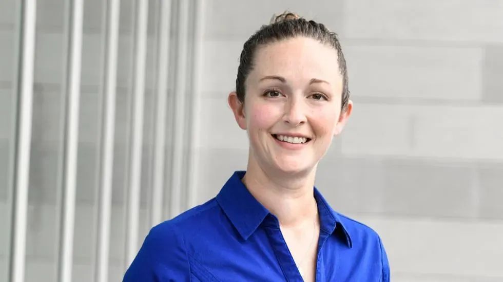 HamiltonCollege's tweet image. Steph Kowell, Hamilton&apos;s new director of campus fitness, talks about goals for this year including development of a bigger intramural presence on campus.  bit.ly/3reCLZW

#Wellness #Intramurals @HamCollSports