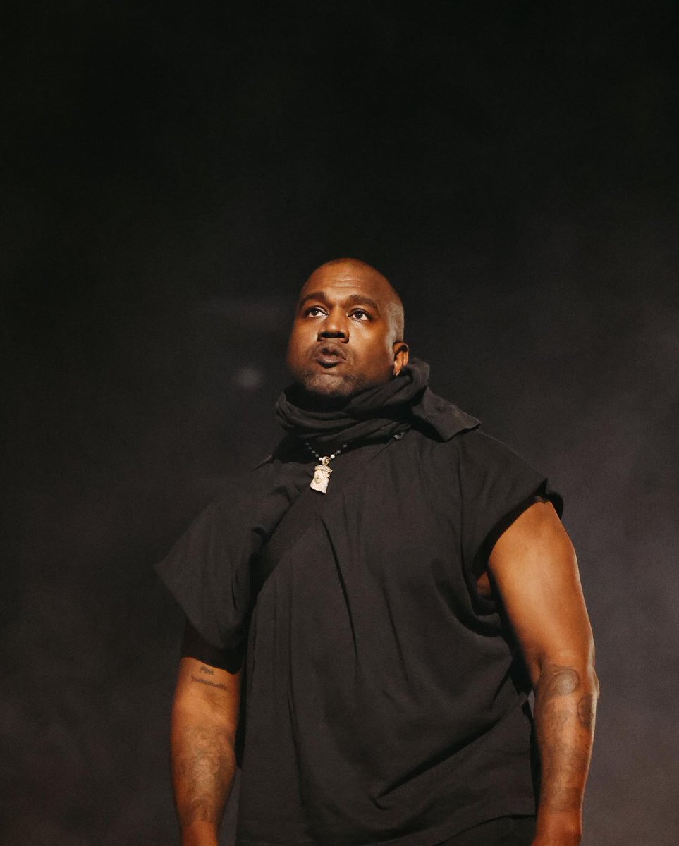 LITCULTUREMAG's tweet photo. Kanye West presentará su próximo álbum el 20 de Octubre con una listening party en Italia enfrente de 80,000 personas. https://t.co/afr5WanaQe