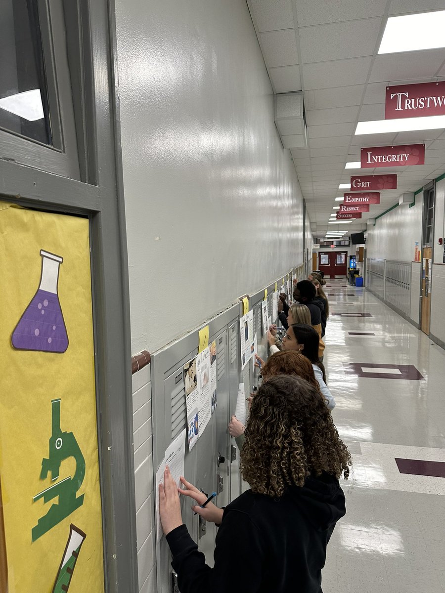 MrsKeriLewis1's tweet photo. Endocrine system disorders Gallery Walk. @Deshler_High @TuscumbiaCitySc https://t.co/KPcd97m7Iv