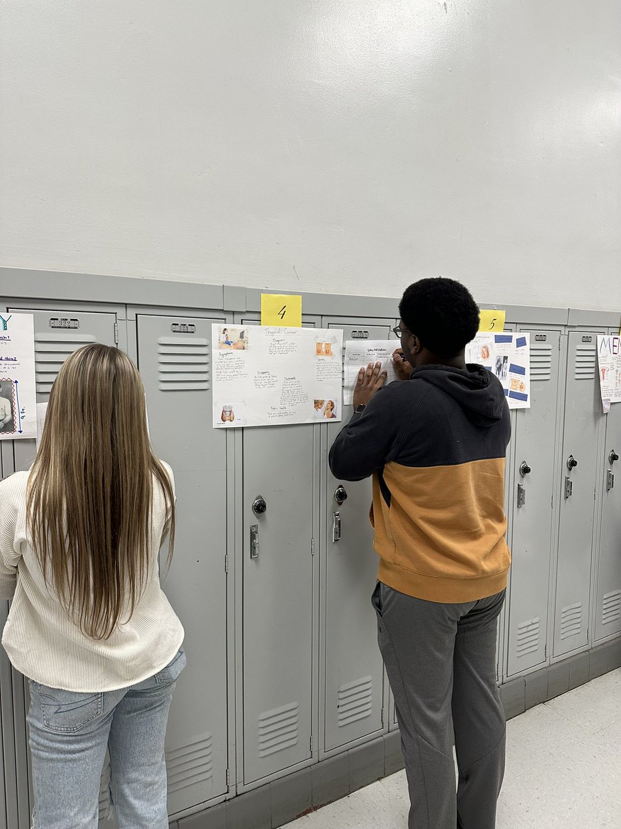 MrsKeriLewis1's tweet photo. Endocrine system disorders Gallery Walk. @Deshler_High @TuscumbiaCitySc https://t.co/KPcd97m7Iv