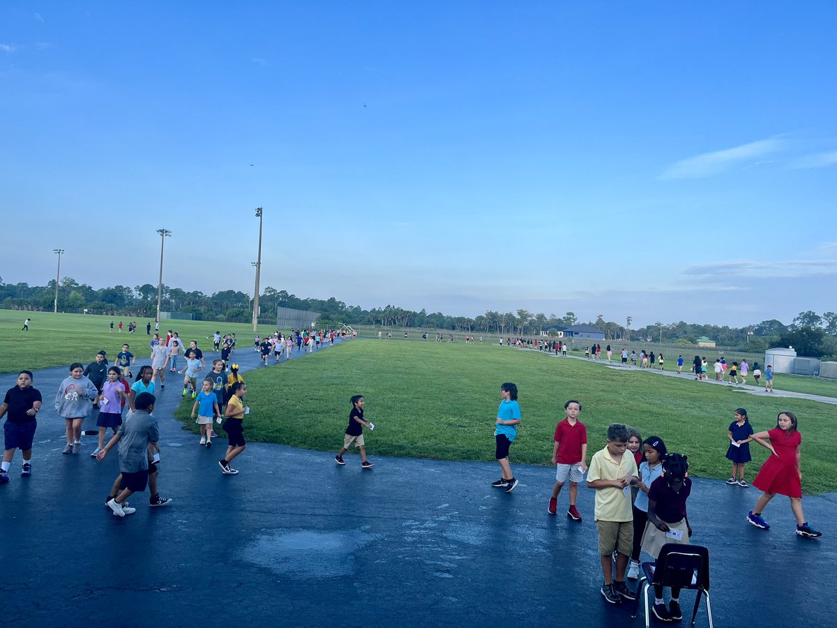 mrswaltersPE's tweet photo. KIDS ON THE GO AT @SPEHAWKSNAPLES  IS THE PLACE TO BE!!!!!🥳🎉🎉🎉🎉👏🏻👏🏻👏🏻
What an amazing sight to see, all these kids being active before the first bell! I love my job!!💕🏃🏾‍♂️🏃🏽‍♀️👏🏻🎊🎉
@ccpsDRIVE2BFIT @collierschools @MarathonKids https://t.co/L3XNHM2FJ2
