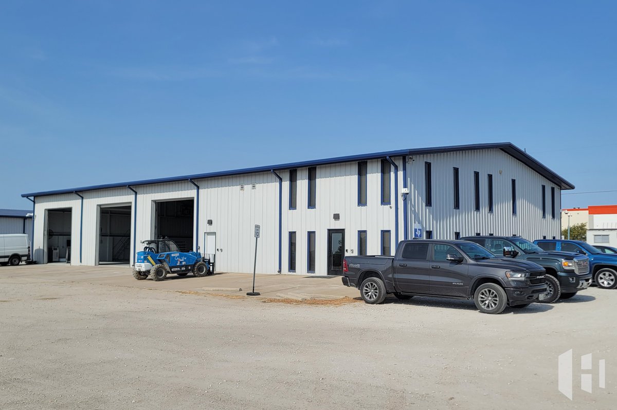 high_archi's tweet image. Another unique High Arch project is complete!

Some of the most sophisticated automated trucking tech is coming to a city near you!

#automationtechnology #automatedvehicles  #localarchitect #texasarchitects #commercialdesin #commercailarchitect #highdesign #higharchitecture