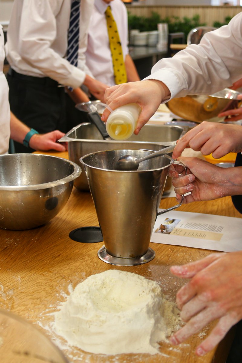 Josephmbryan's tweet image. Some great shots from last weeks cookery class as a part of @SpedeNews @SESSixthForm life skills programme. It is great for us @HolroydHowe to be able to collaborate with the school on this @ChefSi71 @JPHolroyd @chefbenji64 @OliCullers @pammybabe68 @DamianBlake4 @DanielCollier84