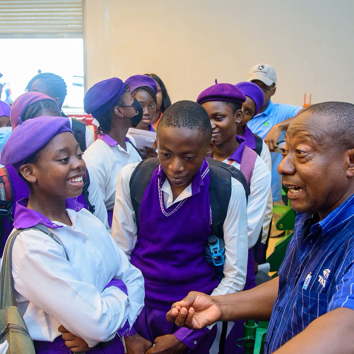 TATAafricangltd's tweet photo. 🌟 Today and every day, we stand with girls around the world. Happy International Day of the Girl Child! Let's inspire, support, and empower them to reach for the stars. 🌠💪 #GirlChildDay #EmpowerHer

#TATAafrica #grownigeria #food #JohnDeere https://t.co/gGch7E5ImE
