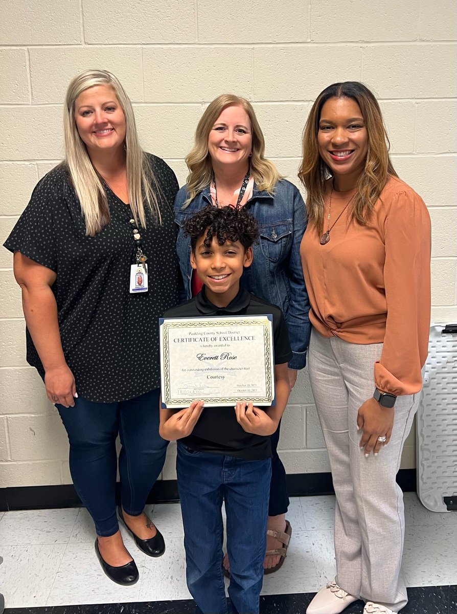 Congratulations to Everett Rose(4th grade) and Da'Neil Binion (3rd grade) who were recognized last night at the Board Meeting/Recognition Ceremony. Everett was the winner of the character award for "Courtesty", and Da'Neil was recognized for his amazing landscape artwork.