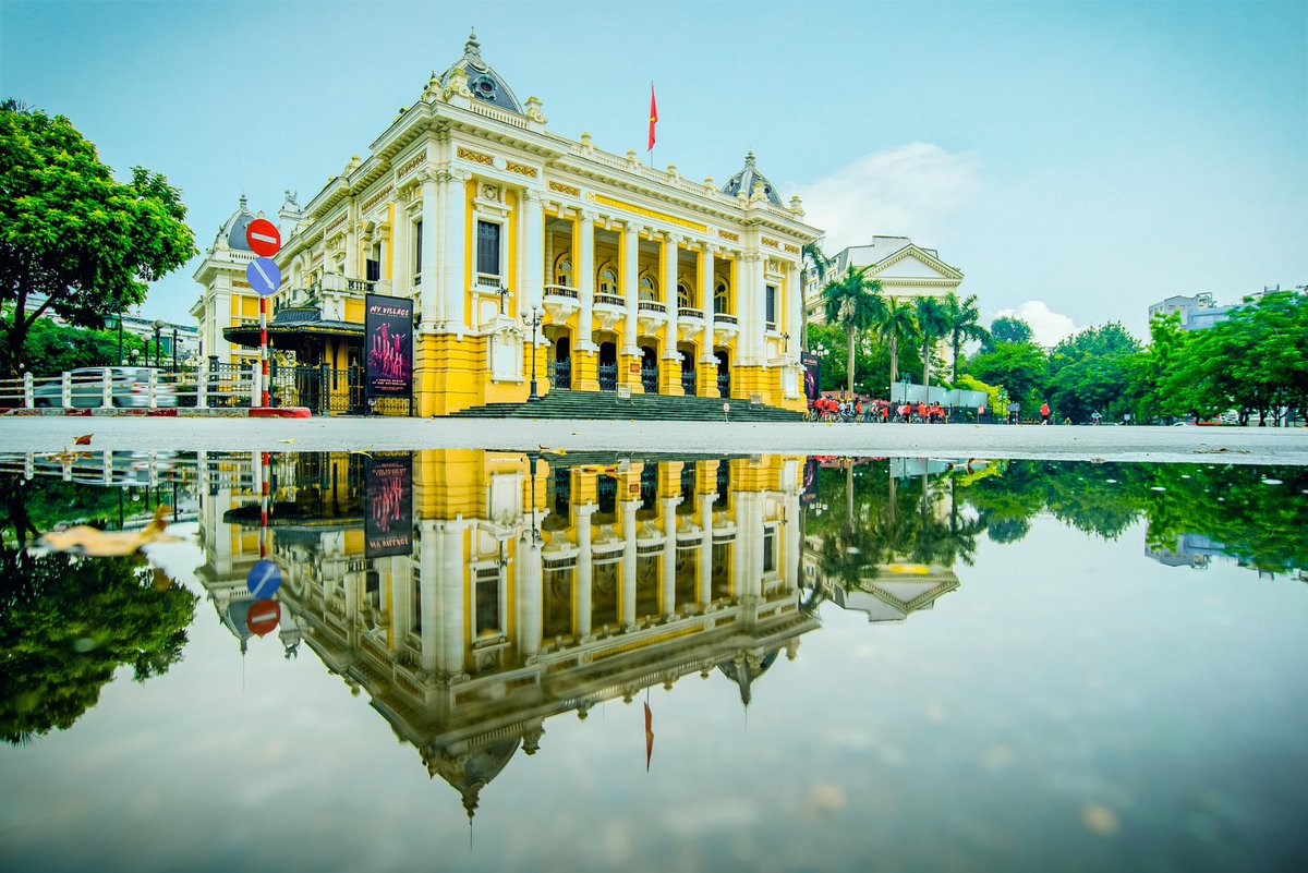 SITATours's tweet photo. Embark on a captivating journey through Vietnam with SITA World Tours! Immerse yourself in the enchanting beauty of Halong Bay, wander the historic streets of Hanoi, and explore the vibrant culture of Hoi An. https://t.co/GxSQlzysIv