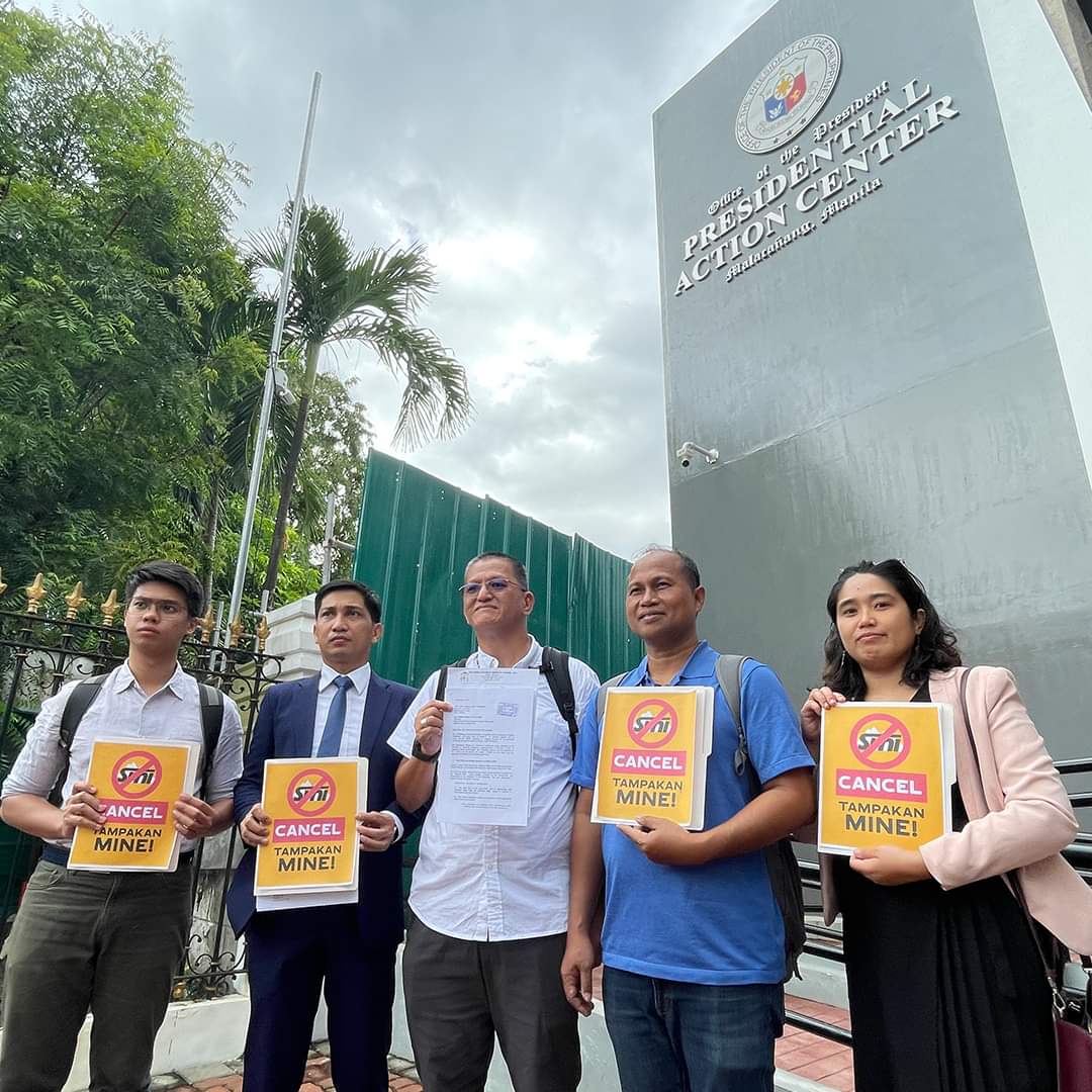 lrcphl's tweet photo. As legal counsels, we joined Mindanao church leaders representing affected communities today in petitioning Malacanang to declare illegal the Financial or Technical Assistance Agreement (FTAA) of the Tampakan mine!

Read more in Rappler's coverage: https://t.co/TwQK28ztbq https://t.co/796bKFPTI0