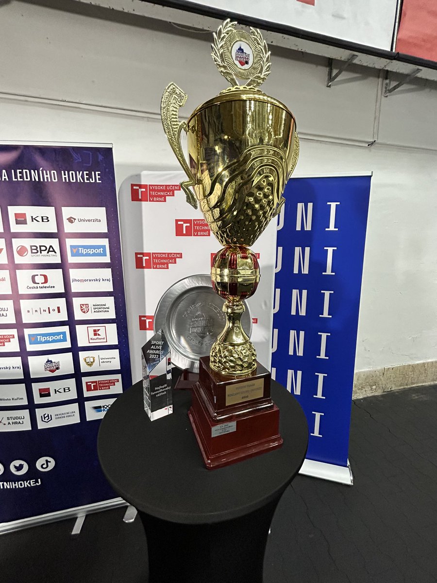 FilipVojcl17's tweet photo. A trofeje taky máme! https://t.co/kCMN3oQqsI
