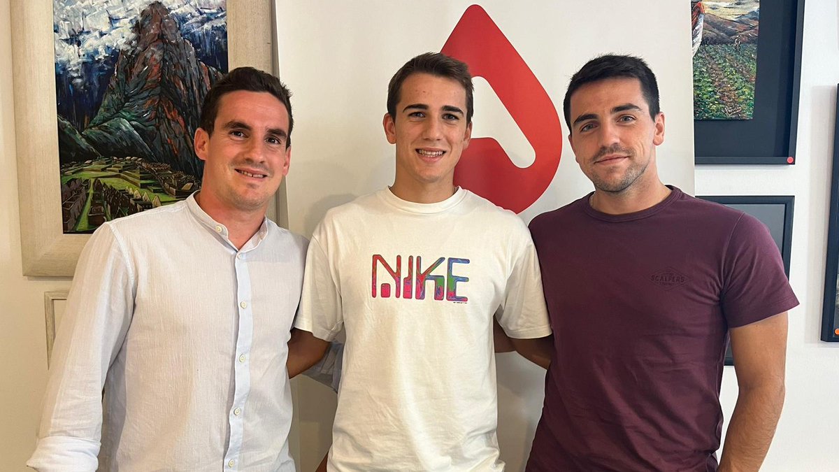 En Víctor, l’Álvaro i en David són tres germans que aquesta temporada comparteixen vestuari al primer equip del <a href="/fcargentona/">FC Argentona</a>. Avui han passat pel TikTak de Ràdio #Argentona per repassar les seves trajectòries i saber com afronten l'actual temporada.
🔗 go.ivoox.com/rf/117605160