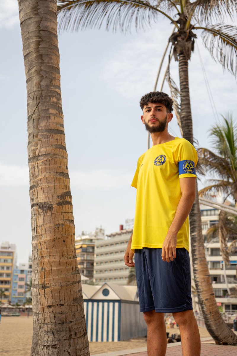 SendaIslenaUD's tweet photo. De la arena de Las Canteras al campo de juego, uno de los símbolos de nuestra isla será representado en nuestra segunda equipación. 🏝️✨☀️

#SendaIsleñaUD #Sendismo https://t.co/QXcpT1sDsG