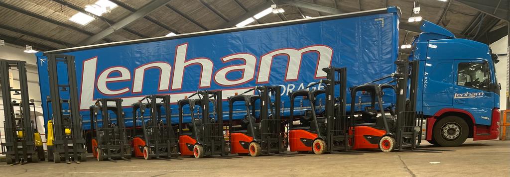 lenhamstorageco's tweet photo. We are delighted to announce that we have once again partnered with Linde Material Handling using their state-of-the-art equipment to improve productivity, safety, and sustainability 💪🚚

#Lenham #LenhamStorage #MHE #HeavyEquipment #ProductivityBoost https://t.co/tLgyAJrcYB