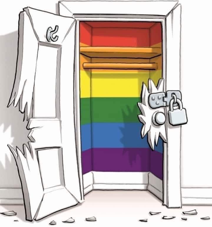 No importa a qué edad lo hagas. Cuando puedas, para disfrutar de la libertad de ser quien sos. Y una vez que lo hagas, aprovecha los derechos reconocidos. Los derechos que no se ejercen, se pierden. Si no existen, únete a otras personas y lucha por conseguirlos.

#ComingOutDay