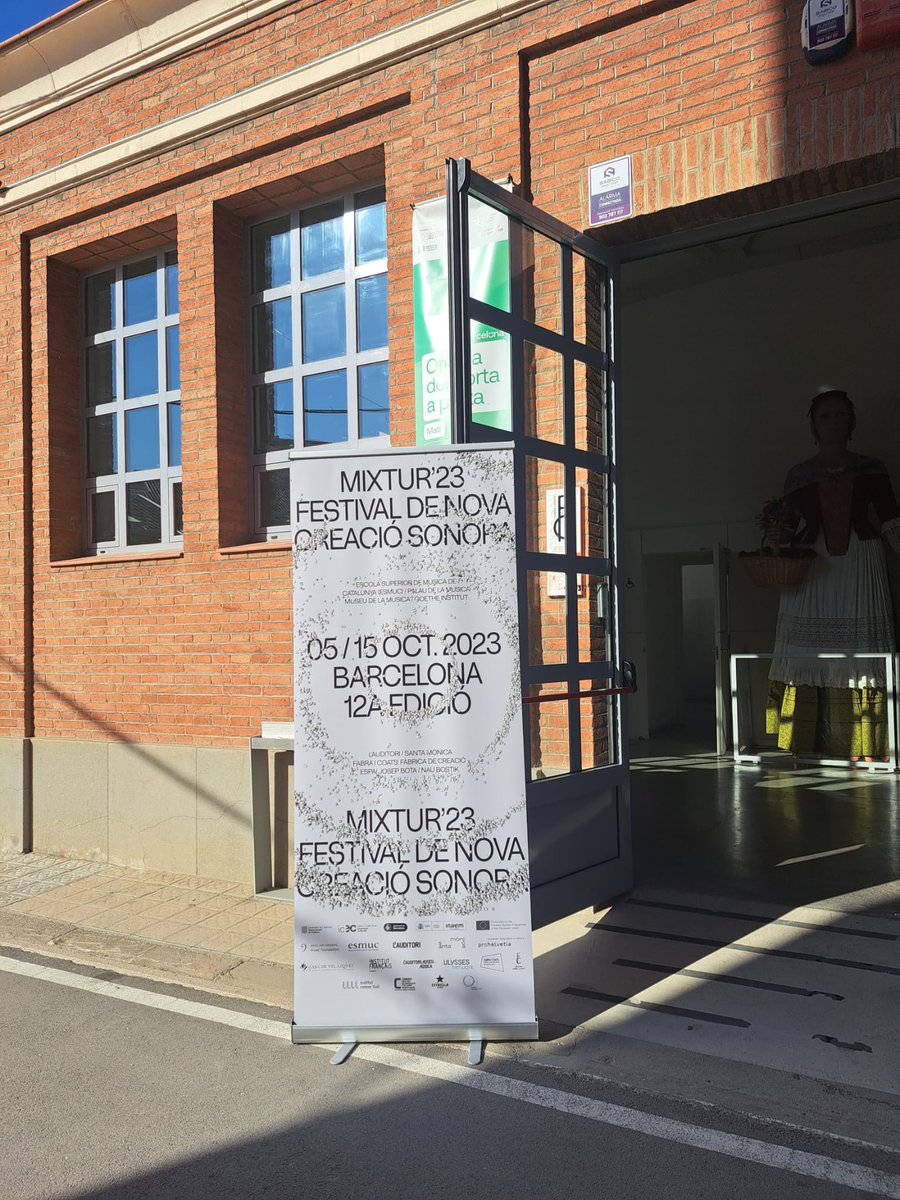 FabraiCoats's tweet photo. Avui al Recinte @FabraiCoats dins l'Espai Josep Bota celebrem part del festival @festivalmixtur amb el Mixtur a primària.
#espaijosepbota #primaria #fabraicoats #mixtur #districtedesantandreu #barcelonacultura #cultura https://t.co/ZwOmJM7nhq