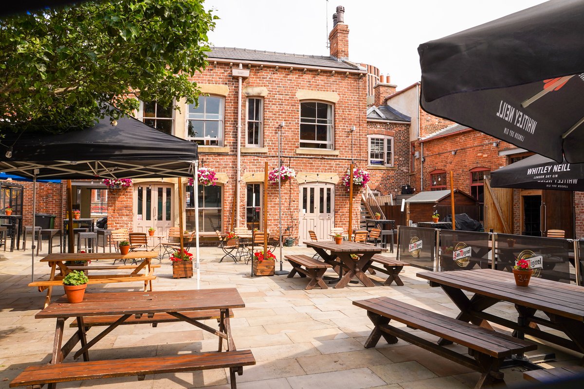 What's on your doorstep? Here are a few excellent independent pubs, bars, and restaurants within #HolbeckUrbanVillage. Perfect for those living or looking to visit our homes at #Ironworks. @MidnightBellLds @CrossKeysLeeds @outofthewoodsuk #LeedsSouthBank #Holbeck