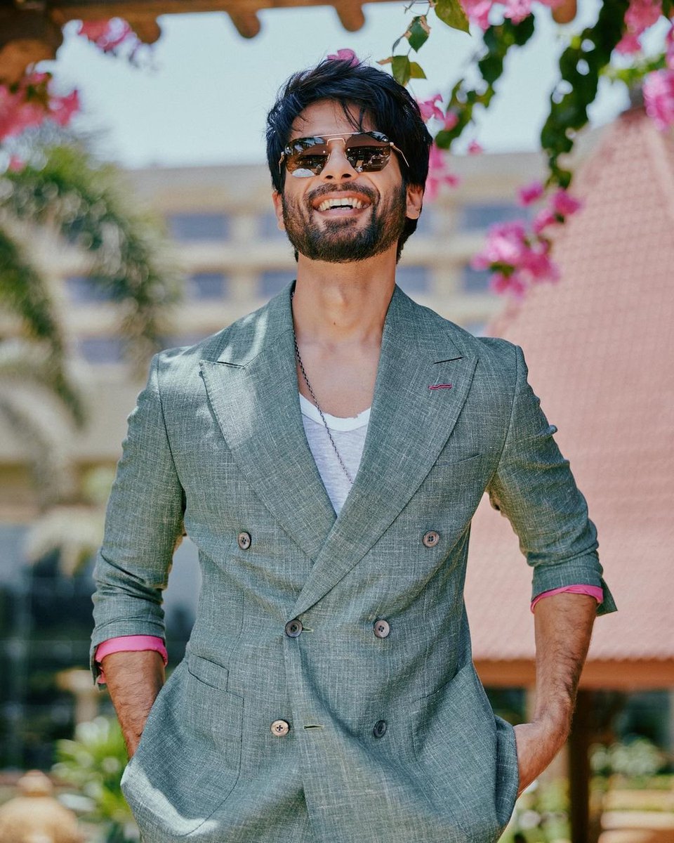 It's the bloody daddy.. Shahid Kapoor 💥😉😎🤩

#Shahid #ShahidKapoor #BloodyDaddy