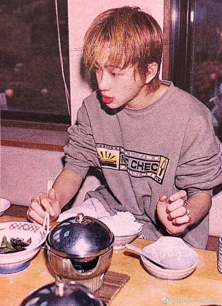 뽀얀것봐..와중에 주니어 밧도 빼꼼 보이는게 절친인게 아주 잘 보임..