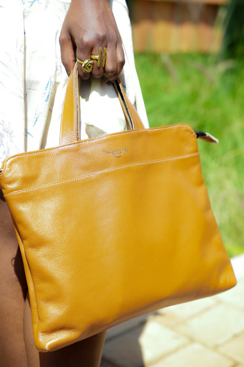 Get our laptop case , it allows you to transport and to protect your laptop. @Thehappynesafr our priority is to make your working day smooth 

#Madeinrwanda
#Madeinafrica 
#Thehappynesbags
#Leatherbags 
#Laptopbags