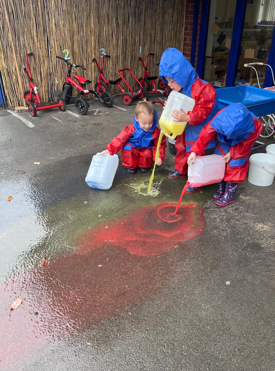 The 2’s nursery had lots of fun in the rain this morning. They mixed up coloured water to make rainbow puddles. #earlyyears