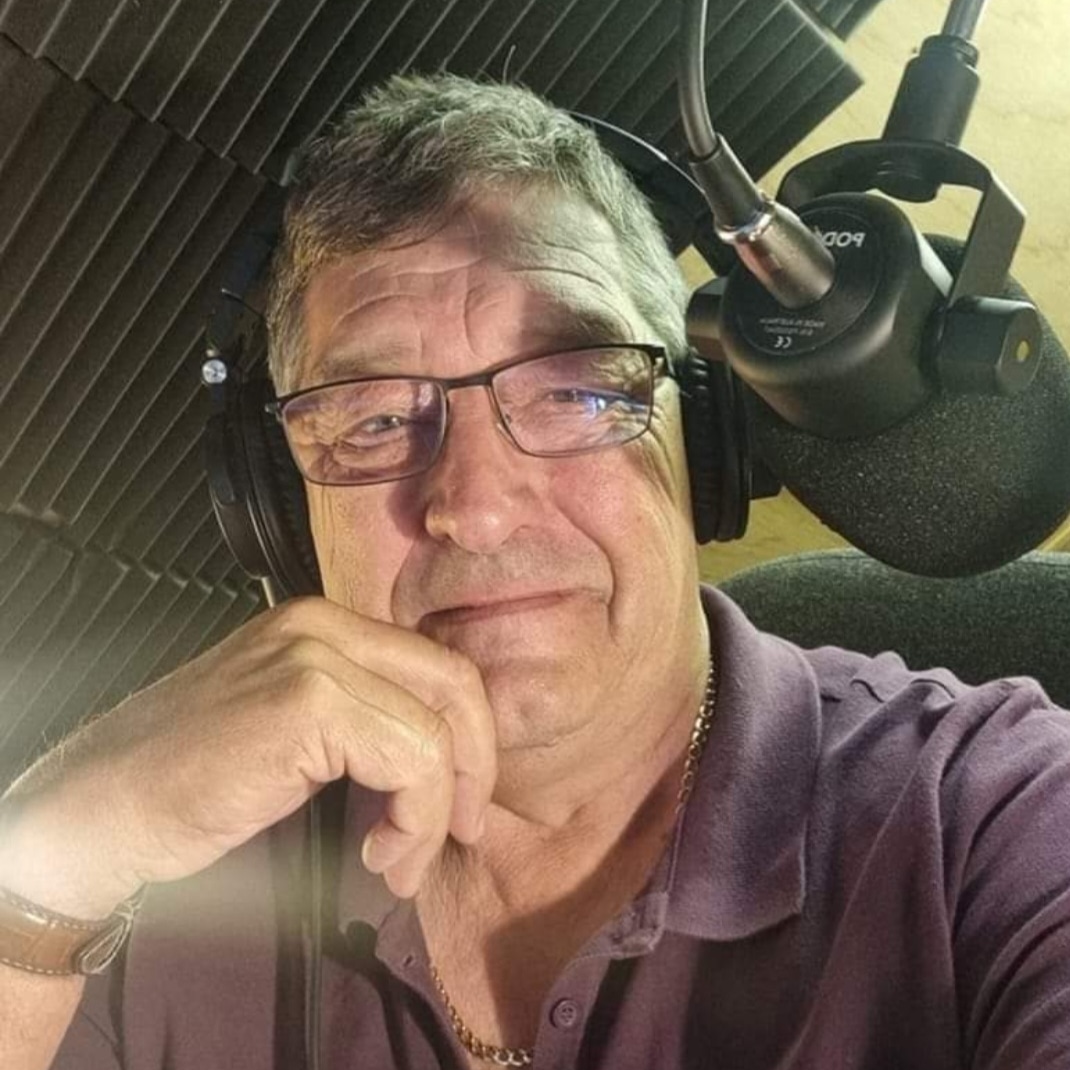 bobradio2's tweet photo. Busy day in my home studio @rodemics @MedwayRadio @woodshitradio @mjohnsonuk @ChorleyRadio @DbBentley @500Rita @MarkReverseFMUK https://t.co/UxwB0VRqIh