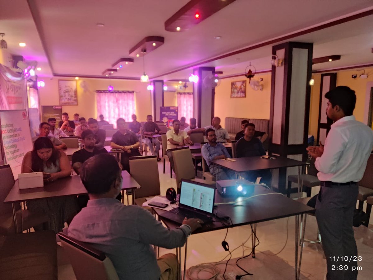 SilcharDO_IOCL's tweet photo. Prabodhan training, 5-day residential programme was conducted for new dealers under Silchar DO. Curated sessions on new dealers capability building was imparted and officers from DO also interacted on various key learnings with them.@IOCL_Assam @IndianOilcl https://t.co/HsMF0lBKNk