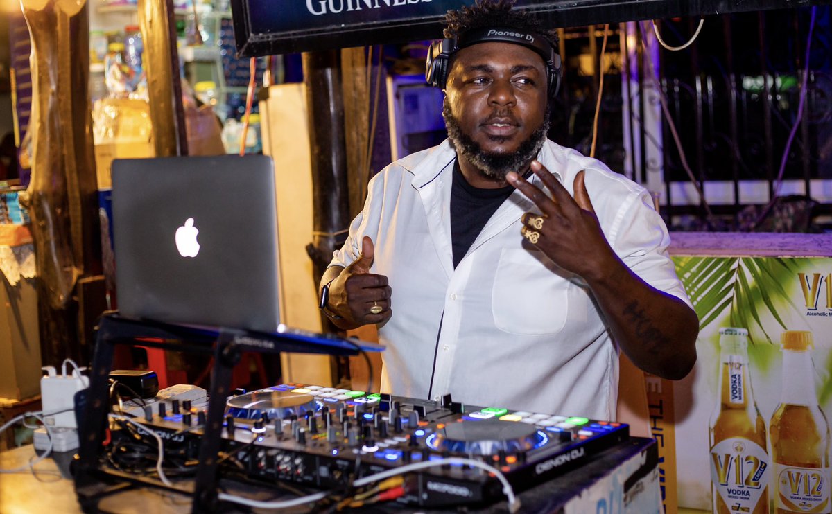 STAY OUT YOUR FEELINGS.
AIN’T NO MONEY IN THERE