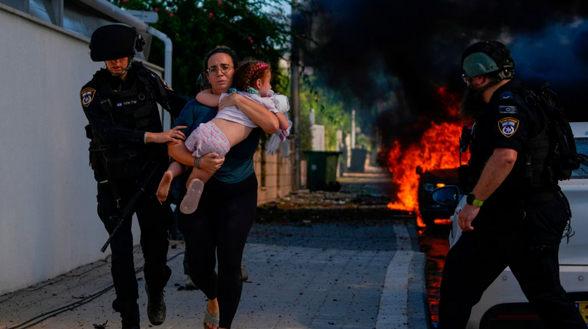 #Israel 🇮🇱 : Le Hamas ouvre la boîte de Pandore🧵

Le Hamas a réalisé l’attaque la plus violente sur le sol d’Israël. Kidnapping, exécutions et massacres de civils. La vengeance d’Israël sera apocalyptique et les civils de Gaza en seront les 1ère victimes ⤵️

1/22