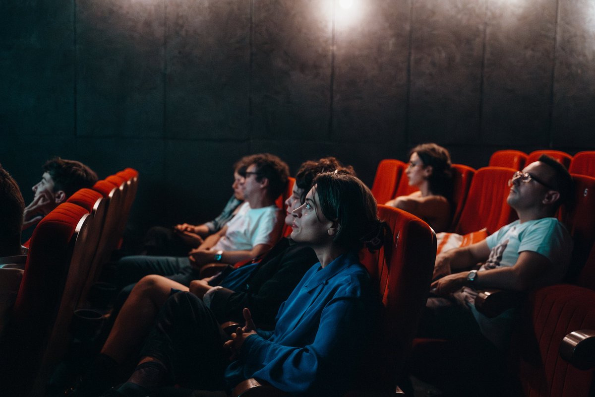 FCurtocircuito's tweet photo. 💥 #PedroMaia volveu unha vez máis a #curtocircuito cunha sesión especial na que o cineasta e artista portugués invitounos a reflexionar sobre a importancia das visuais e as súas posibilidades creativas. Unha sesión que non sería posible sen o apoio do @camoes_ip.
🏷 @CCultura https://t.co/9ZSfHrPofi