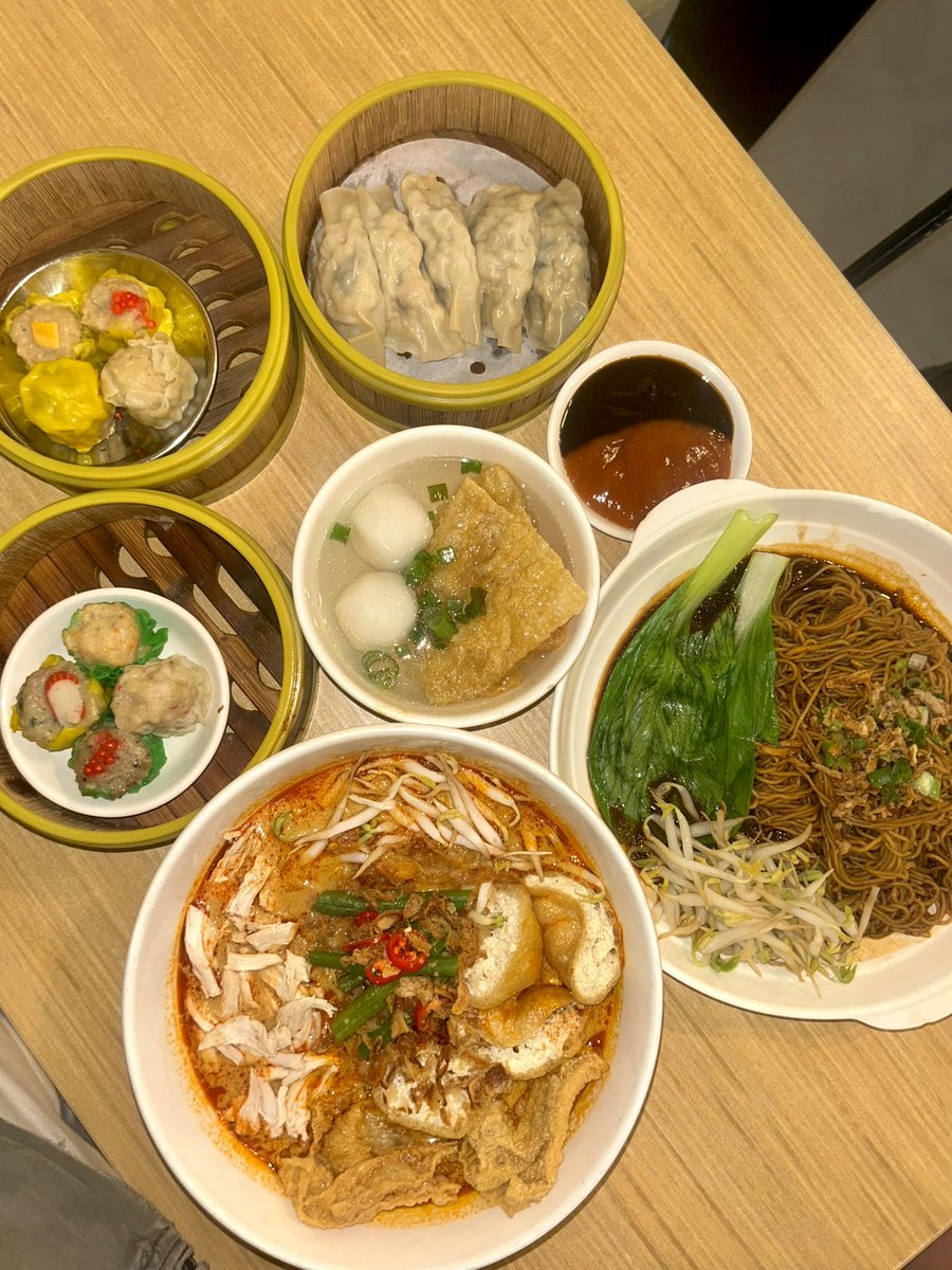 ohweenaaa's tweet image. finally, i found mee kicap that suitable with my taste. i thought this is the best restaurant that i&apos;ve ever visited 😭❤️

📍Mee Kicap Ipoh, Southville City Bangi