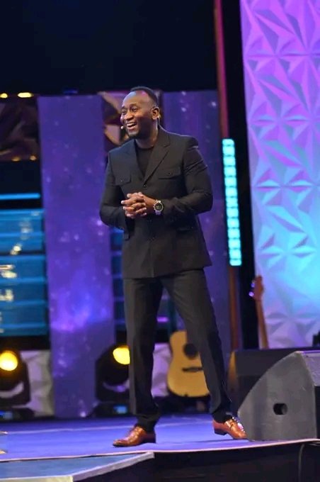 Certified_Lens's tweet photo. Last night at the Zoe fellowship. An exceptional man of God He is.
#ProphetElvisMbonye https://t.co/YnmAYakxrz