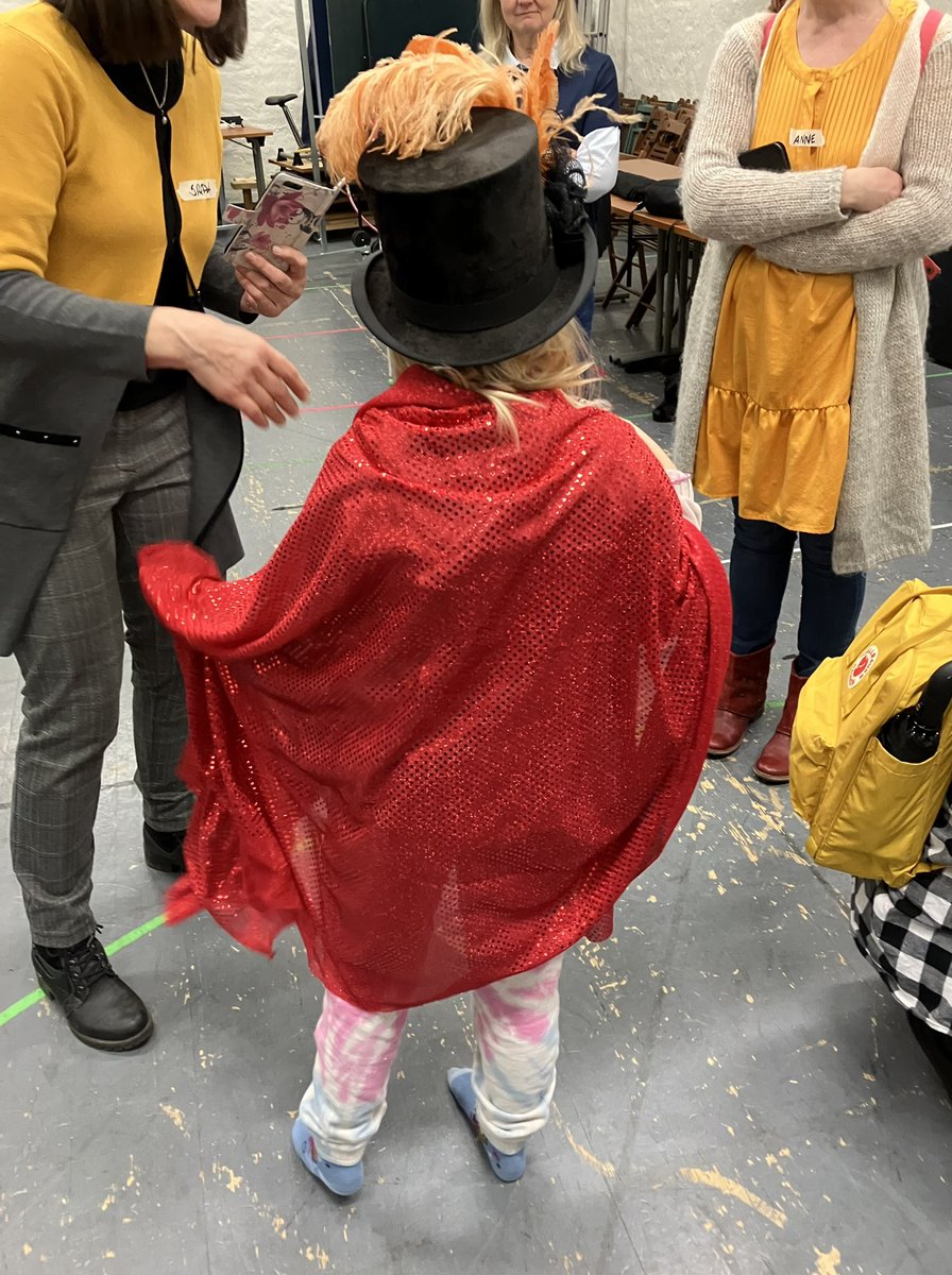 JaanaEngblom's tweet photo. Teatterin taikaa moniaistisesti näkövammaisten oppilaiden Erilaisessa koulupäivässä Åbo Svenska Teaterissa. Kiitos Linda Javen ja @abosvenska 
V-S Näkövammaiset,
@turkuvapaaaika ja @NKLry https://t.co/1VyAcdUP7T