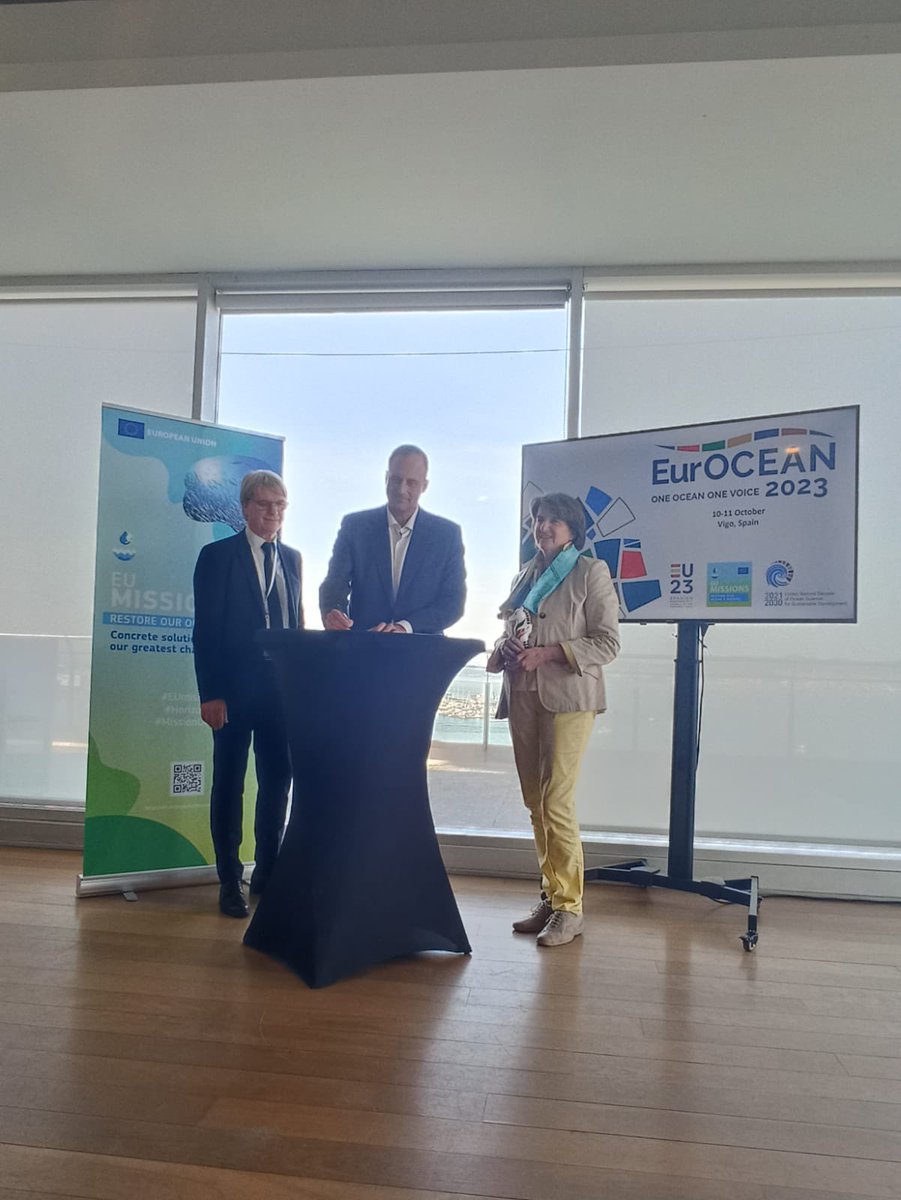European Marine Board (@emarineboard) on Twitter photo President of <a href="/PuertoDeVigo/">Puerto de Vigo</a> <a href="/carlosbotana12/">Carlos Botana Lagaron</a> signs the #MissionOcean charter at #EurOcean2023. The port is committed to sustainability and transforming to a green and inclusive port in line with the #EUGreenDeal President of <a href="/PuertoDeVigo/">Puerto de Vigo</a> <a href="/carlosbotana12/">Carlos Botana Lagaron</a> signs the #MissionOcean charter at #EurOcean2023. The port is committed to sustainability and transforming to a green and inclusive port in line with the #EUGreenDeal